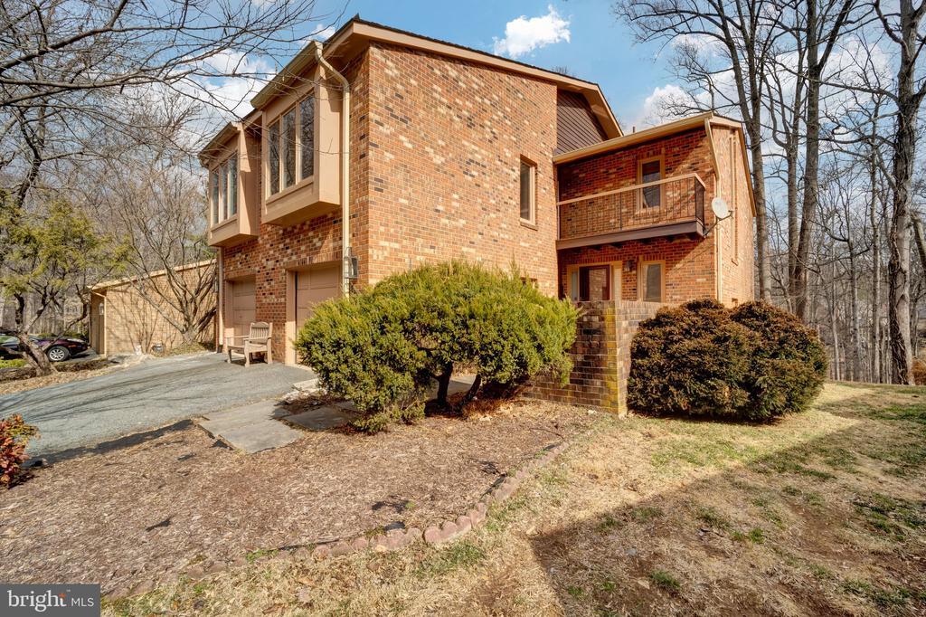 7839 Whiterim Terrace in Potomac, MD - Building Photo