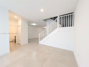 13644 SW 157th Ct in Miami, FL - Foto de edificio - Building Photo