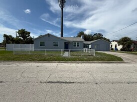 4855 Fairfield Ave S in St. Petersburg, FL - Building Photo