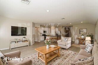 1252 Treehouse Ln, Unit 302 in New Braunfels, TX - Foto de edificio - Building Photo