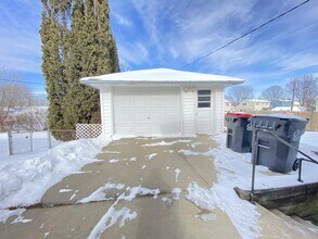 1877 22nd St NW in Rochester, MN - Building Photo - Building Photo