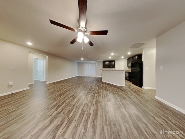 866 N Fairbanks Dr in Deltona, FL - Foto de edificio - Building Photo