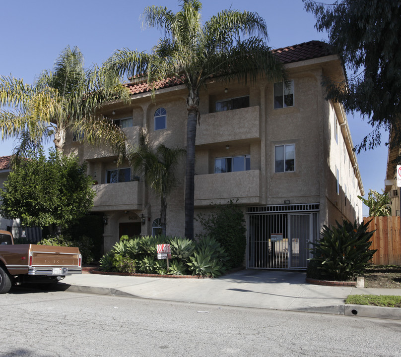 6450 Mammoth Ave in Van Nuys, CA - Building Photo