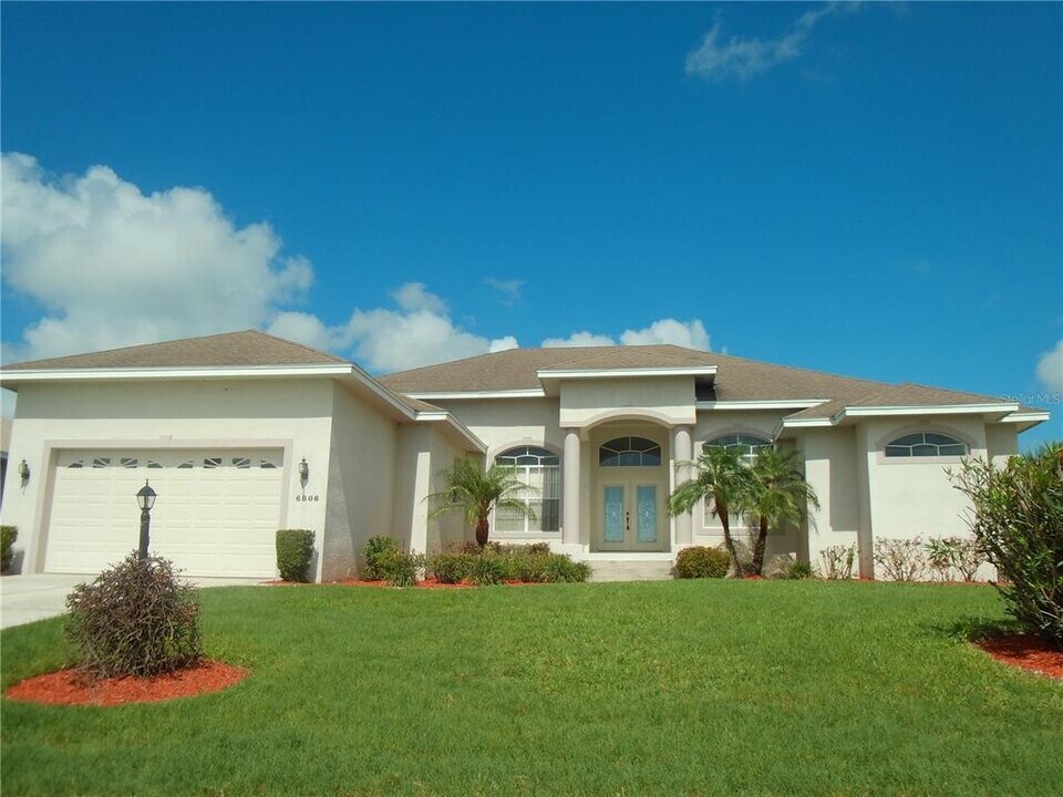 6806 Huntington Hills Blvd in Lakeland, FL - Building Photo
