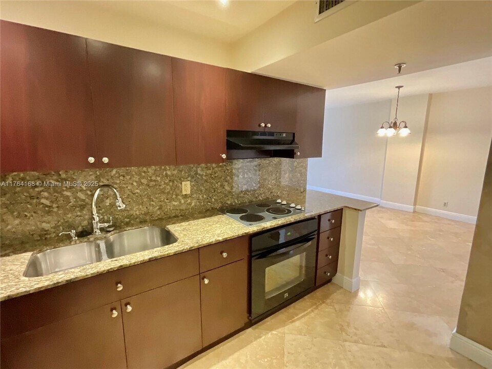 901 Hillcrest Dr in Hollywood, FL - Building Photo