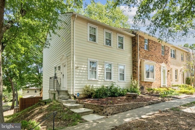 8358 Stationhouse Ct in Lorton, VA - Building Photo - Building Photo