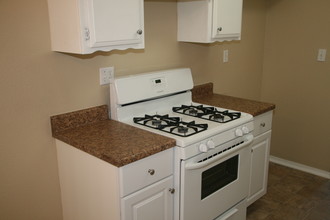 Villa De Oro Apartments in Whittier, CA - Building Photo - Building Photo