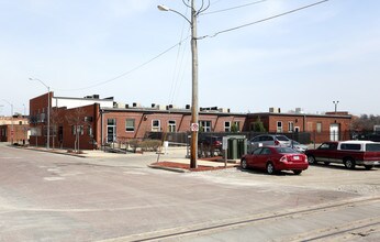 301-307 E Court Ave in Des Moines, IA - Building Photo - Building Photo