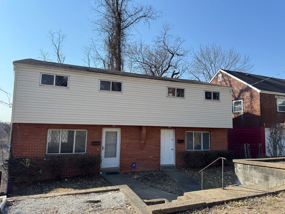 59 Pride Rd in Pittsburgh, PA - Building Photo