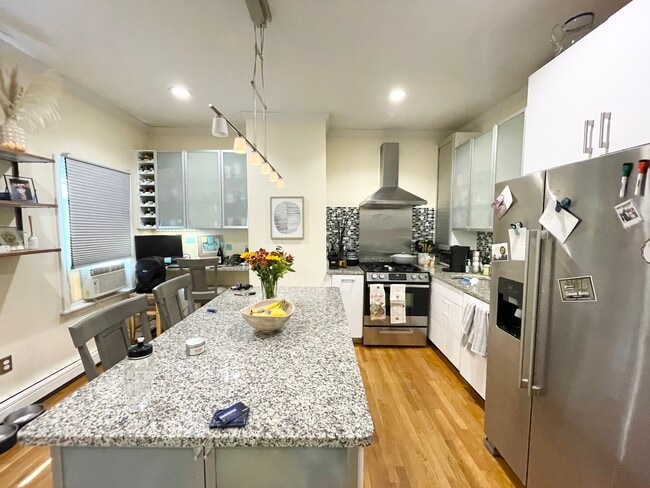 170 Bolton St, Unit 3