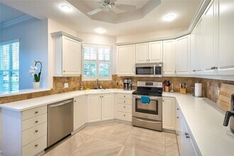 5264 Bouchard Cir, Unit 102 in Sarasota, FL - Foto de edificio - Building Photo