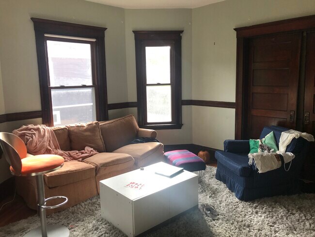 89 Winthrop St, Unit 2 in Medford, MA - Foto de edificio - Building Photo