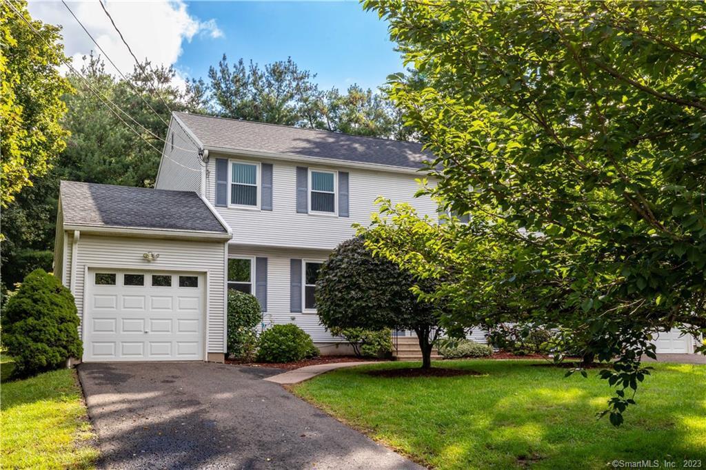 113 Brandegee Ln in Berlin, CT - Building Photo