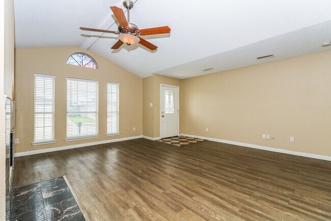 8145 Waterside Trail in Fort Worth, TX - Building Photo - Building Photo