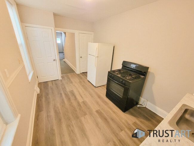 4839 Merion Ave photo'