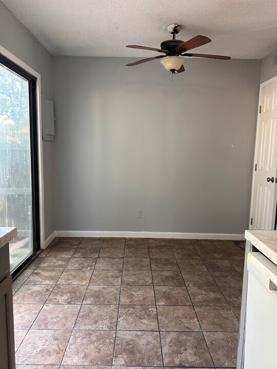 976 S Peoria St in Aurora, CO - Foto de edificio