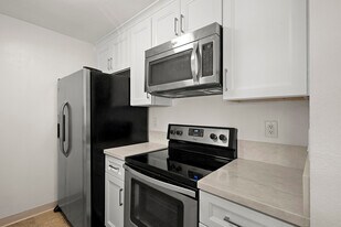 6151 Rancho Mission Rd in San Diego, CA - Building Photo