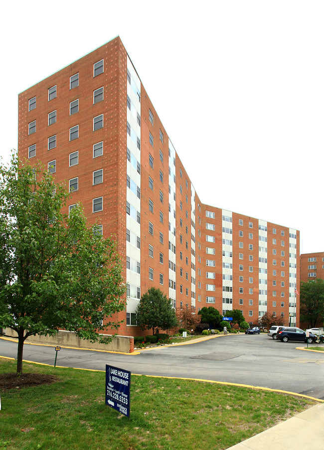 The Lakehouse in Lakewood, OH - Building Photo - Building Photo