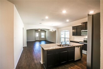 104 Kyra Ln in Taylor, TX - Building Photo - Building Photo