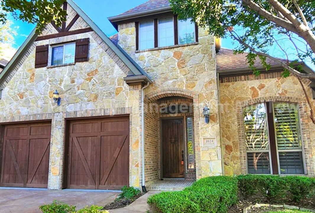 2024 S Hill Dr in Irving, TX - Building Photo