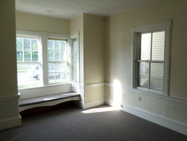 140 Colchester Ave in Burlington, VT - Building Photo - Building Photo