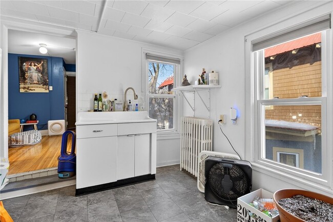 property at 607 N Cayuga St