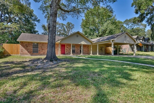 2107 Timber Ln in Conroe, TX - Building Photo - Building Photo