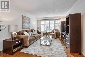 1261 Richards Crescent in Oakville, ON - Building Photo - Building Photo