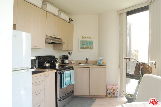 4316 Marina City Dr in Marina Del Rey, CA - Building Photo - Building Photo