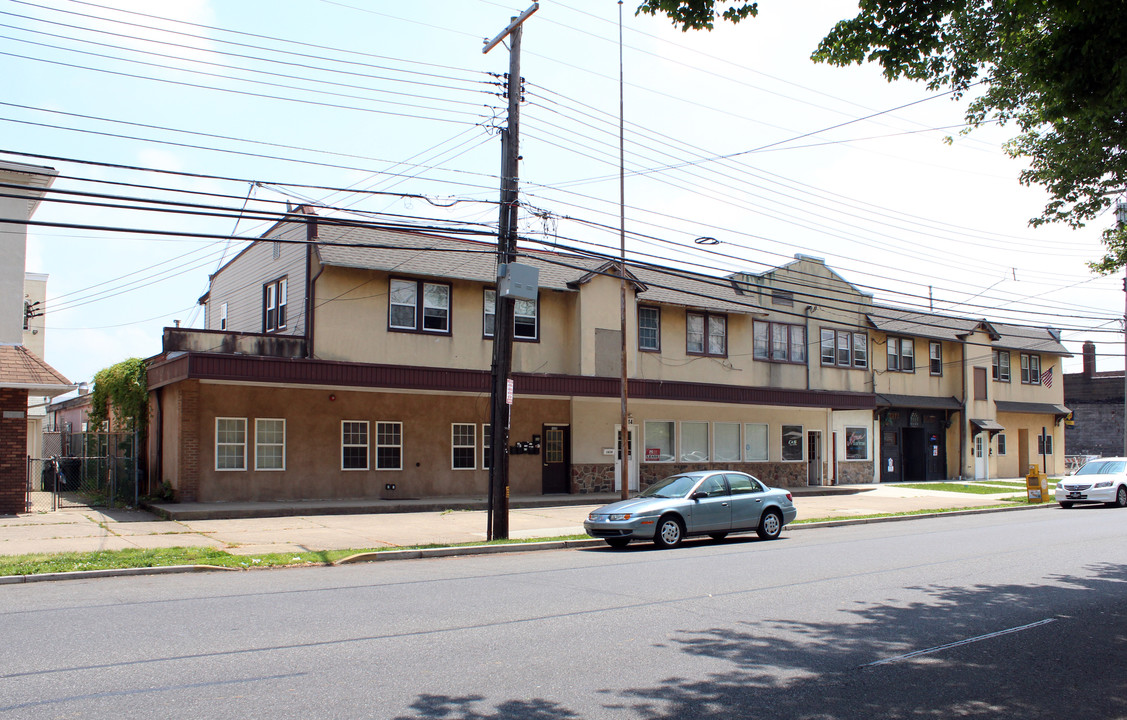 1604 - 1620 Farragut Ave in Bristol, PA - Building Photo