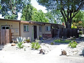1204-1218 Morgan St in Santa Rosa, CA - Foto de edificio - Building Photo