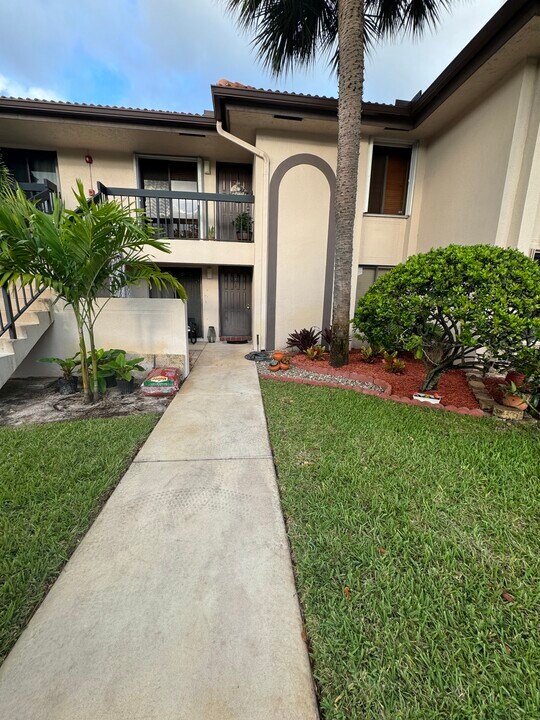351 Club Cir, Unit 103 in Boca Raton, FL - Building Photo