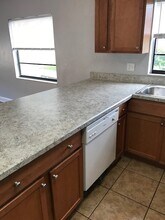 1595 Megan Bay Cir in Holly Hill, FL - Foto de edificio - Building Photo