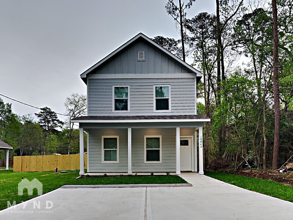 15840 Forest Dr in Montgomery, TX - Building Photo