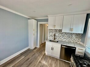 10 Vernon Ave, Unit 2 in Rockville Centre, NY - Foto de edificio - Building Photo