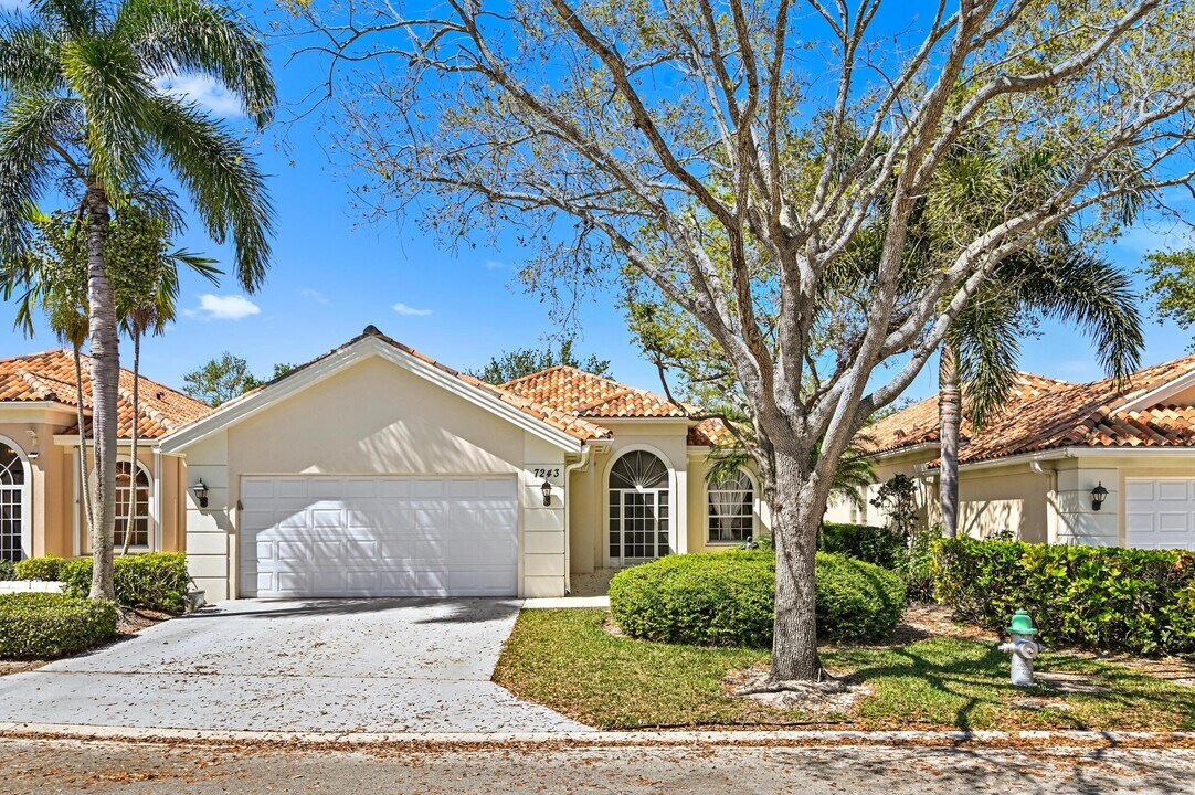 7243 Elkhorn Dr in West Palm Beach, FL - Building Photo