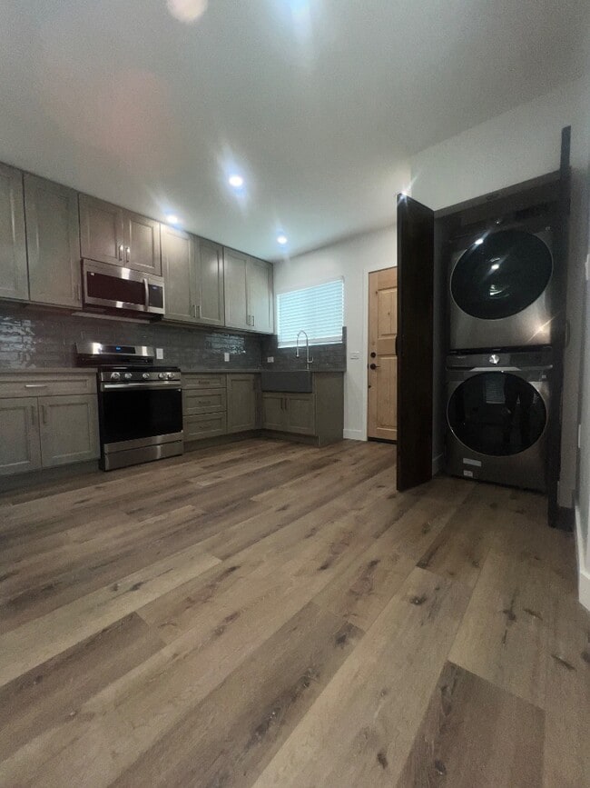 3543 Homeland Dr in Los Angeles, CA - Building Photo - Building Photo