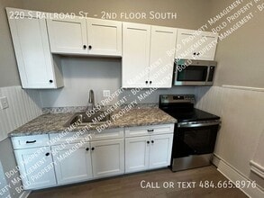 220 S Railroad St in Myerstown, PA - Building Photo - Building Photo