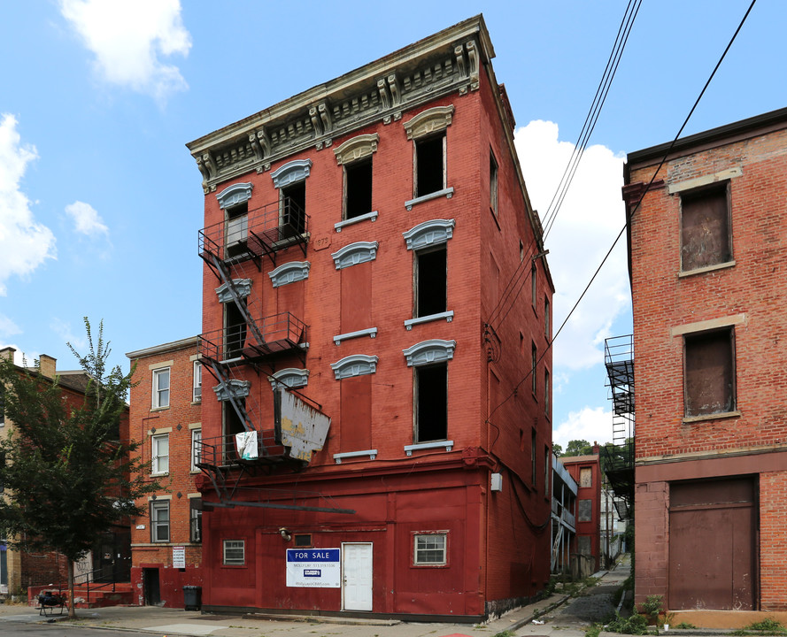 56 E McMicken Ave in Cincinnati, OH - Building Photo