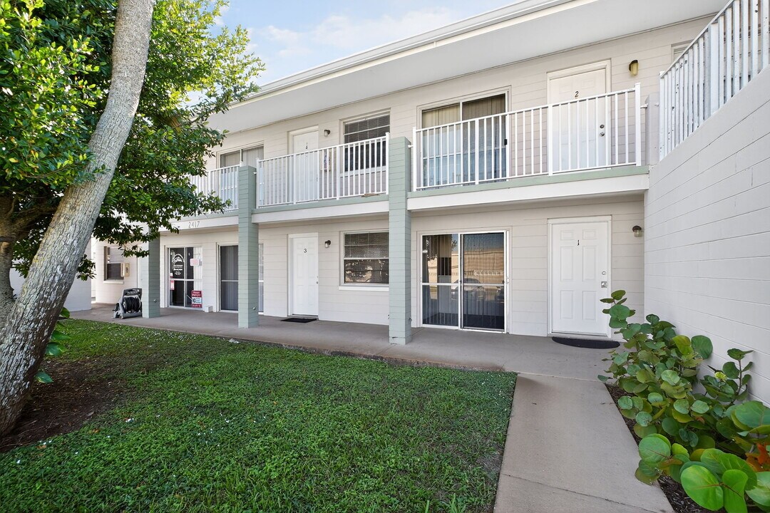 2417 N Oleander Ave in Daytona Beach, FL - Building Photo