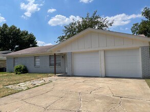 2721 Ash Park Dr in Richland Hills, TX - Foto de edificio - Building Photo