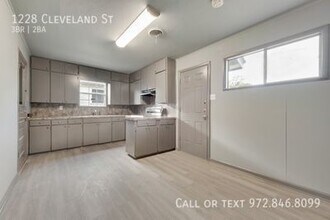 1228 Cleveland St in Greenville, TX - Building Photo - Building Photo