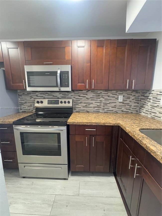 9220 Fontainebleau Blvd in Miami, FL - Building Photo - Building Photo