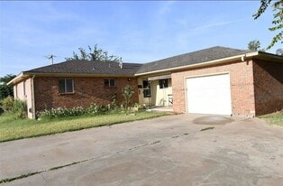 2505 Kansas Ave in Woodward, OK - Building Photo
