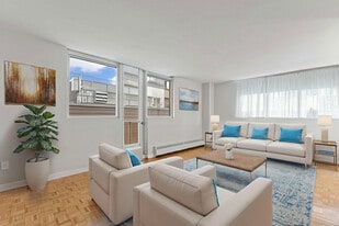 Sandpiper Apartments in Burlington, ON - Building Photo