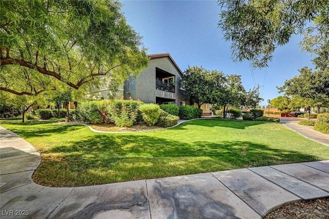 8324 W Charleston Blvd in Las Vegas, NV - Building Photo - Building Photo