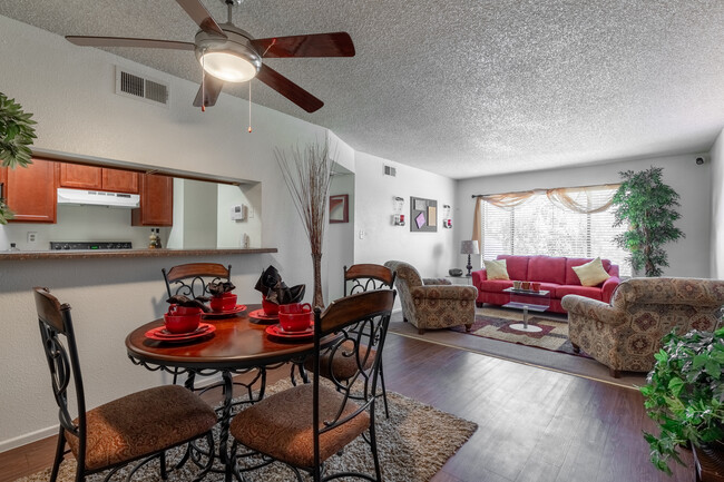 Santorini Villa Apartments in Phoenix, AZ - Building Photo - Interior Photo