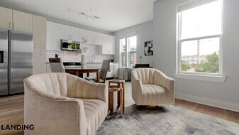 960 E Adams St, Unit 355 in Jacksonville, FL - Building Photo