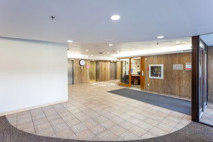 Rocky Mountain Court in Calgary, AB - Building Photo - Lobby