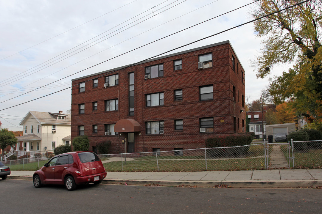 925 48th St NE in Washington, DC - Building Photo